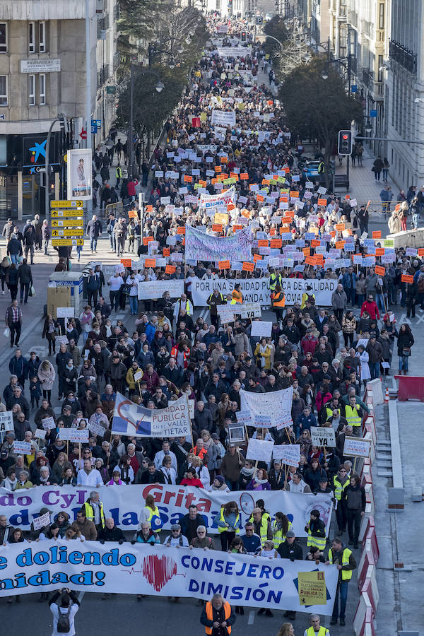 Fotos: Manifestación en Valladolid en defensa de la sanidad pública de Castilla y León