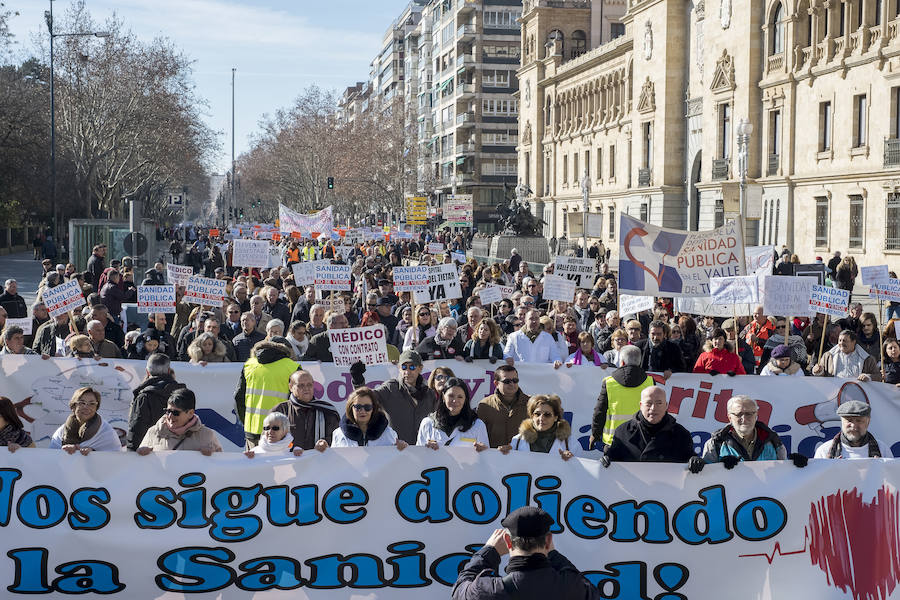 Fotos: Manifestación en Valladolid en defensa de la sanidad pública de Castilla y León