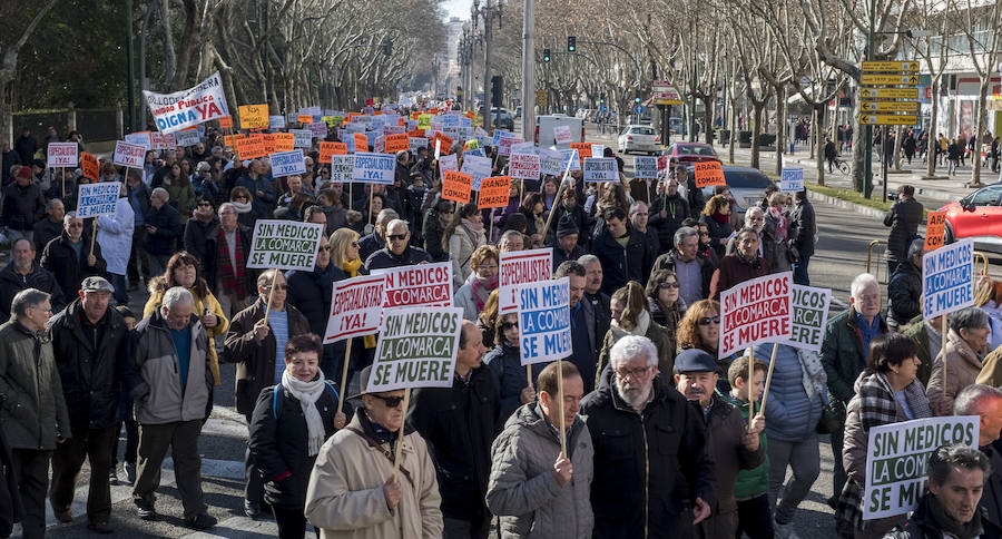 Fotos: Manifestación en Valladolid en defensa de la sanidad pública de Castilla y León