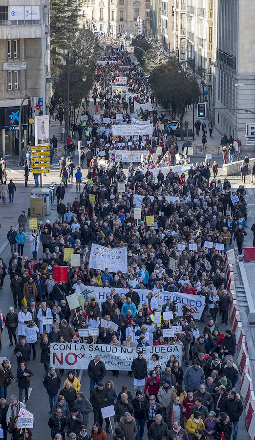 Fotos: Manifestación en Valladolid en defensa de la sanidad pública de Castilla y León