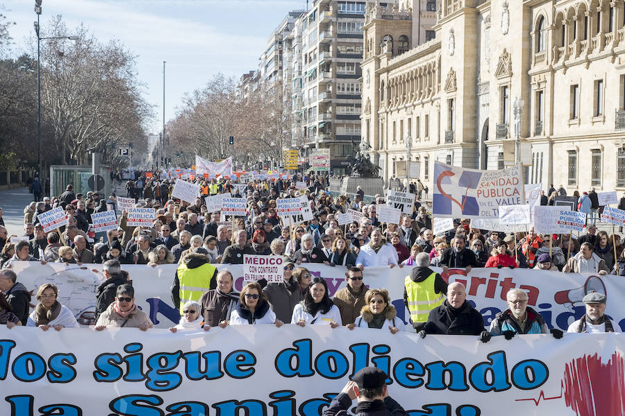 Fotos: Manifestación en Valladolid en defensa de la sanidad pública de Castilla y León