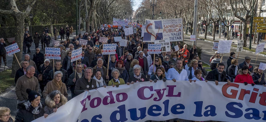 Fotos: Manifestación en Valladolid en defensa de la sanidad pública de Castilla y León