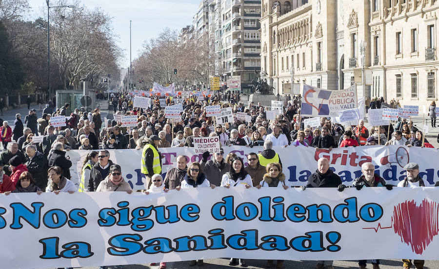 Fotos: Manifestación en Valladolid en defensa de la sanidad pública de Castilla y León