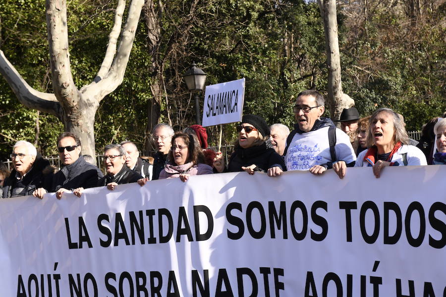 Fotos: Manifestación en Valladolid en defensa de la sanidad pública de Castilla y León