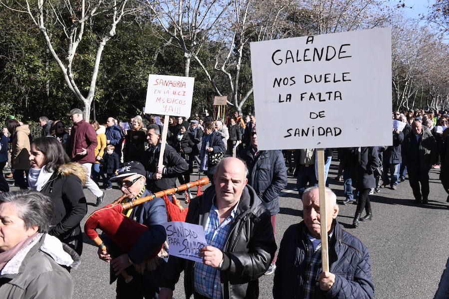 Fotos: Manifestación en Valladolid en defensa de la sanidad pública de Castilla y León