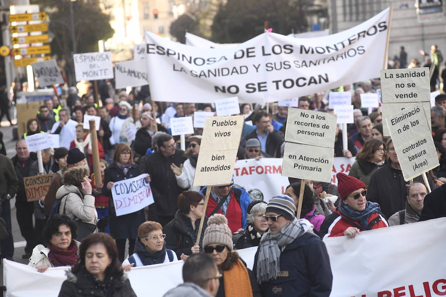 Fotos: Manifestación en Valladolid en defensa de la sanidad pública de Castilla y León