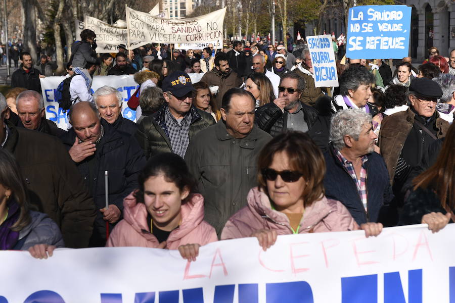 Fotos: Manifestación en Valladolid en defensa de la sanidad pública de Castilla y León