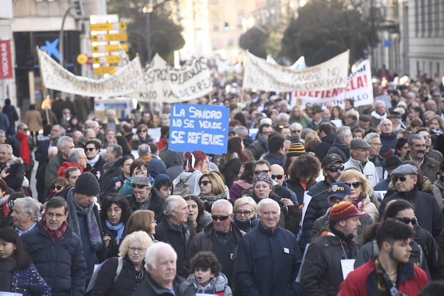 Fotos: Manifestación en Valladolid en defensa de la sanidad pública de Castilla y León