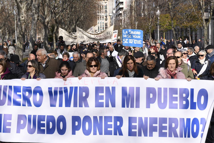 Fotos: Manifestación en Valladolid en defensa de la sanidad pública de Castilla y León