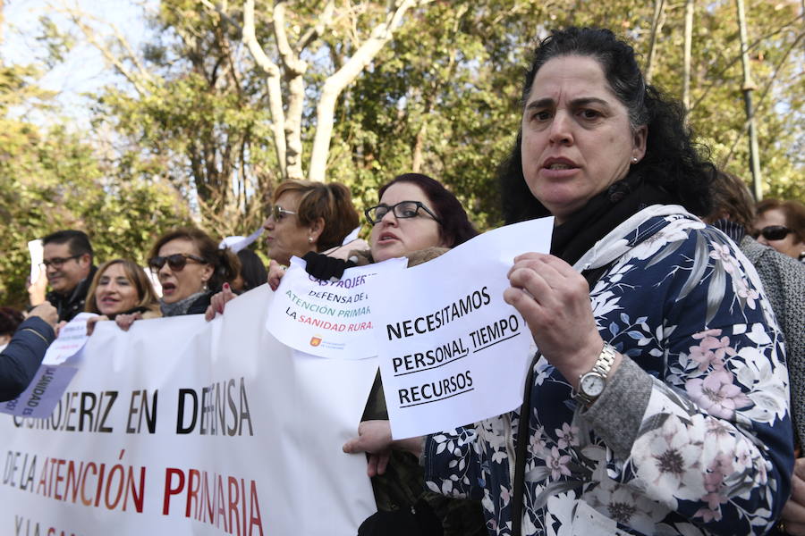 Fotos: Manifestación en Valladolid en defensa de la sanidad pública de Castilla y León