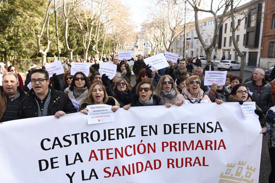 Fotos: Manifestación en Valladolid en defensa de la sanidad pública de Castilla y León