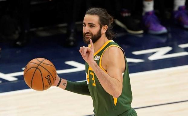 Ricky Rubio marca una jugada. 