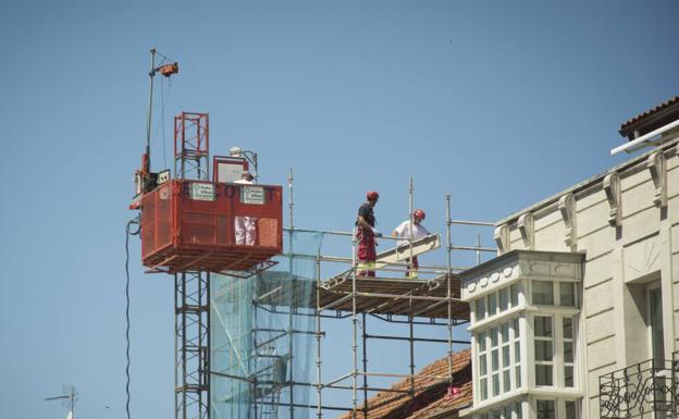 El sector de la Construcción aglutina al 6,7% de los ocupados burgaleses. 