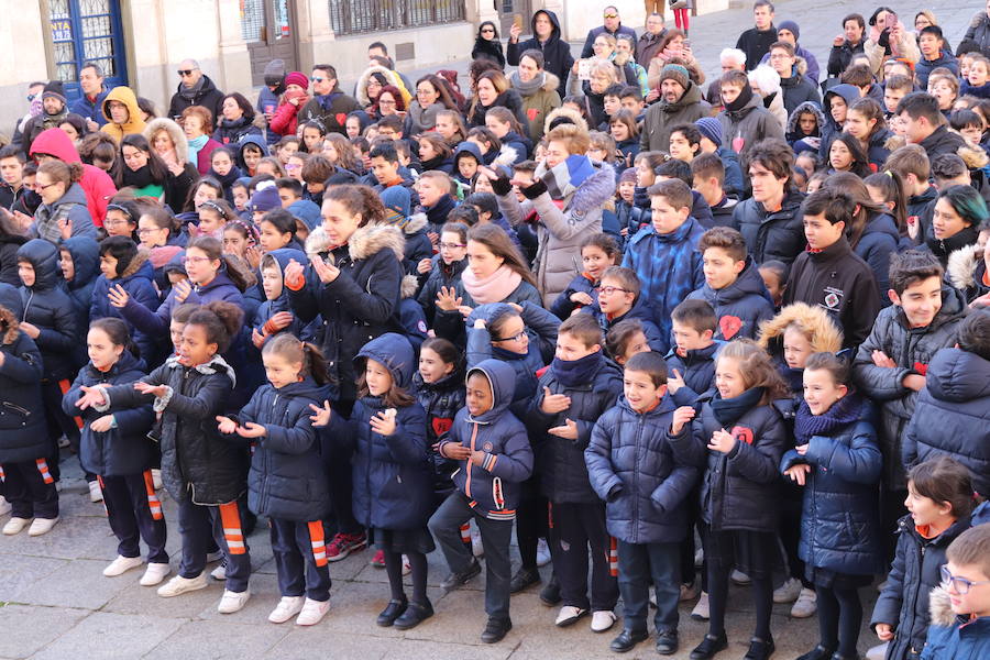 Fotos: Los alumnos del colegio Nuestra de Saldaña y LA Salle celebran el Día de la Paz y la No Violencia