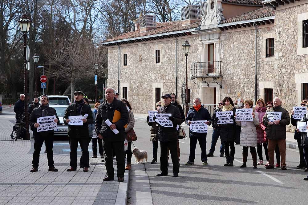 Fotos: Los vecinos mantienen sus protestas por los recortes sanitarios que afectan al Centro de Salud de Los Cubos