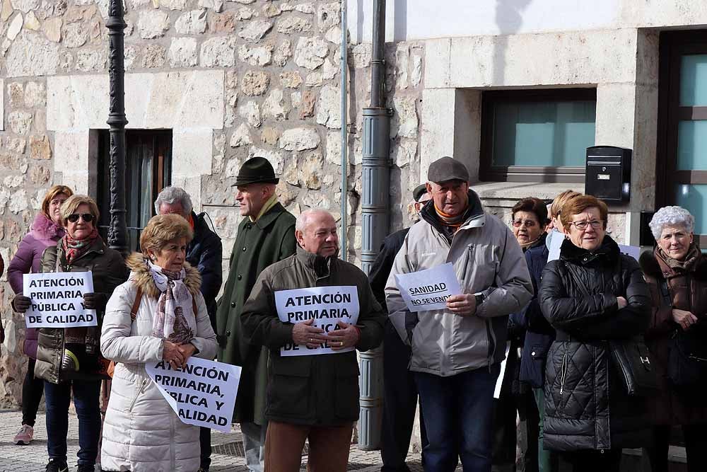 Fotos: Los vecinos mantienen sus protestas por los recortes sanitarios que afectan al Centro de Salud de Los Cubos