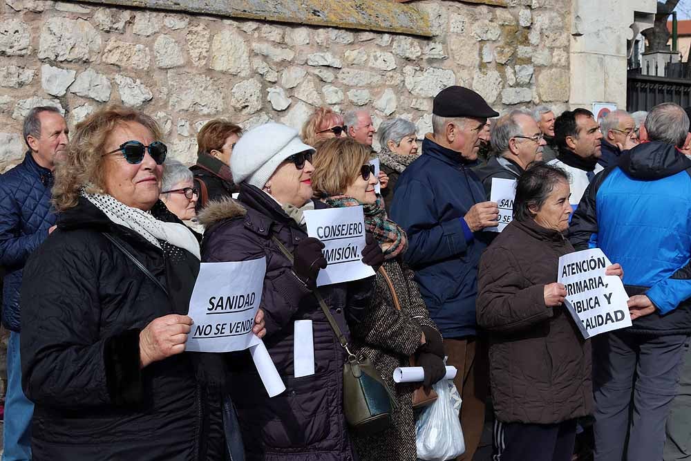 Fotos: Los vecinos mantienen sus protestas por los recortes sanitarios que afectan al Centro de Salud de Los Cubos