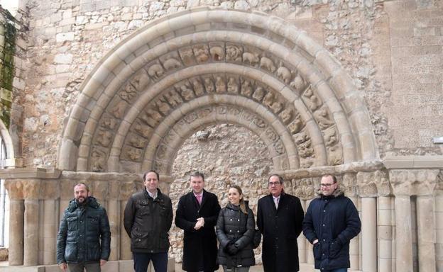 El alcalde de Burgos, Javier Lacalle, acompañado por miembros del Ayuntamiento y de la Junta de Castilla y León