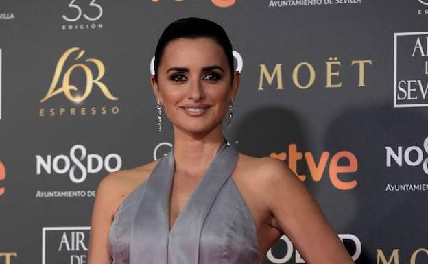 Imagen principal - Penélope Cruz, Coque Malla y Eva Llorach.