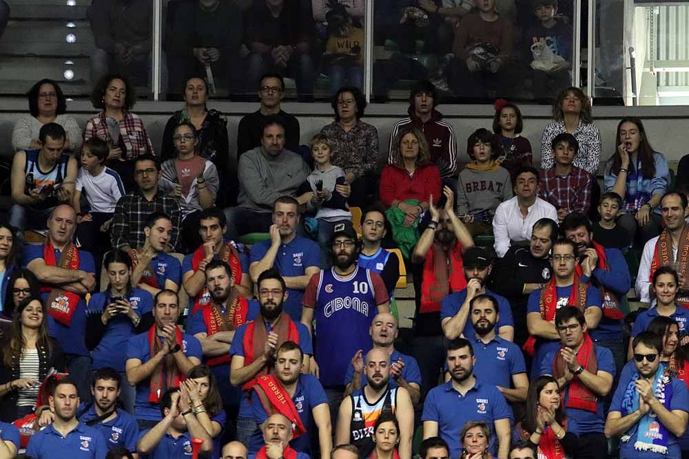 Fotos: Si has estado en el Coliseum viendo al San Pablo Burgos con el Guipuzcoa Basquet, búscate