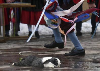 Imagen secundaria 1 - Momento que dejó una nueva celebración de la Danza del Escarrete