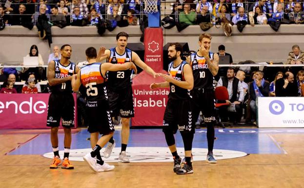 Goran Huskic celebra una de las canastas que han aguantado el marcador en el mejor momento del Guipuzcoa