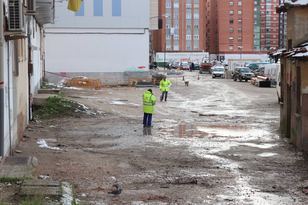 Tras muchos años de espera, hoy por fin han arrancado las obras de urbanización del aparcamiento de Lavaderos.