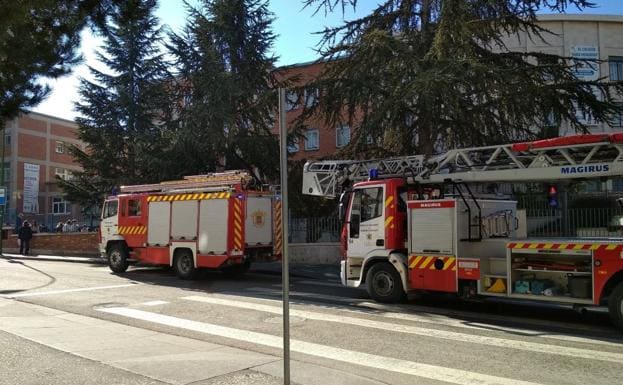 Los bomberos han intervenido para velar por la seguridad de los alumnos