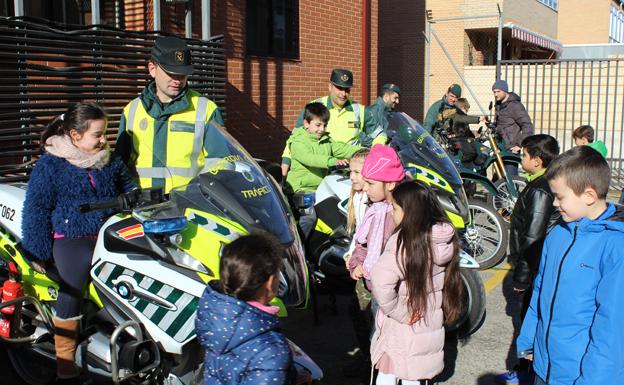 Los niños pudieron subirse a las motos. 