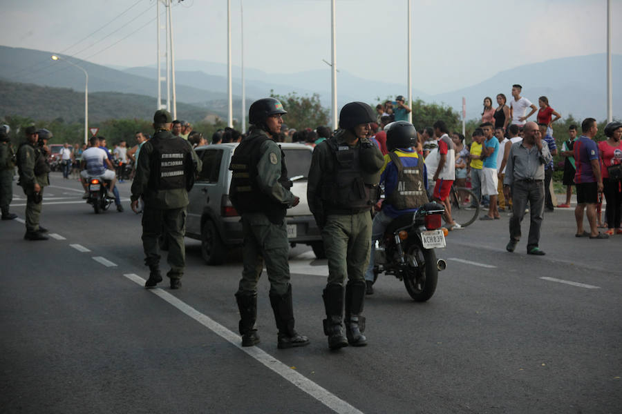 Los primeros envíos de asistencia llegan a la frontera con Colombia 