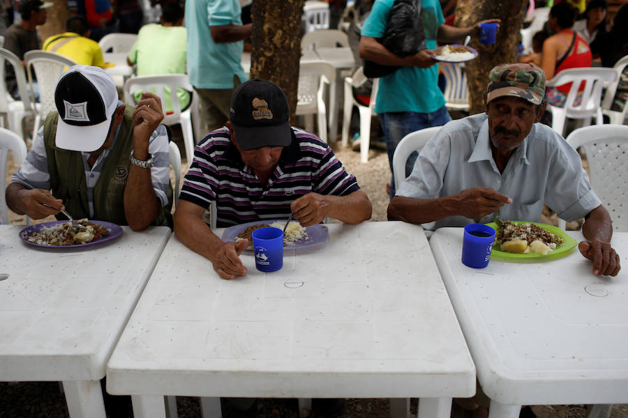 Los primeros envíos de asistencia llegan a la frontera con Colombia 