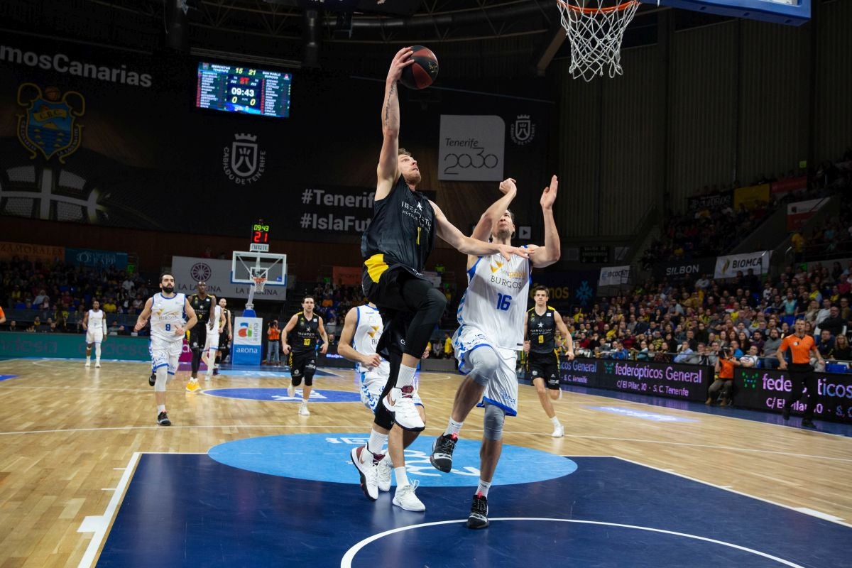 El San Pablo Burgos consigue una victoria balsámica en la pista del Iberostar tenerife. 