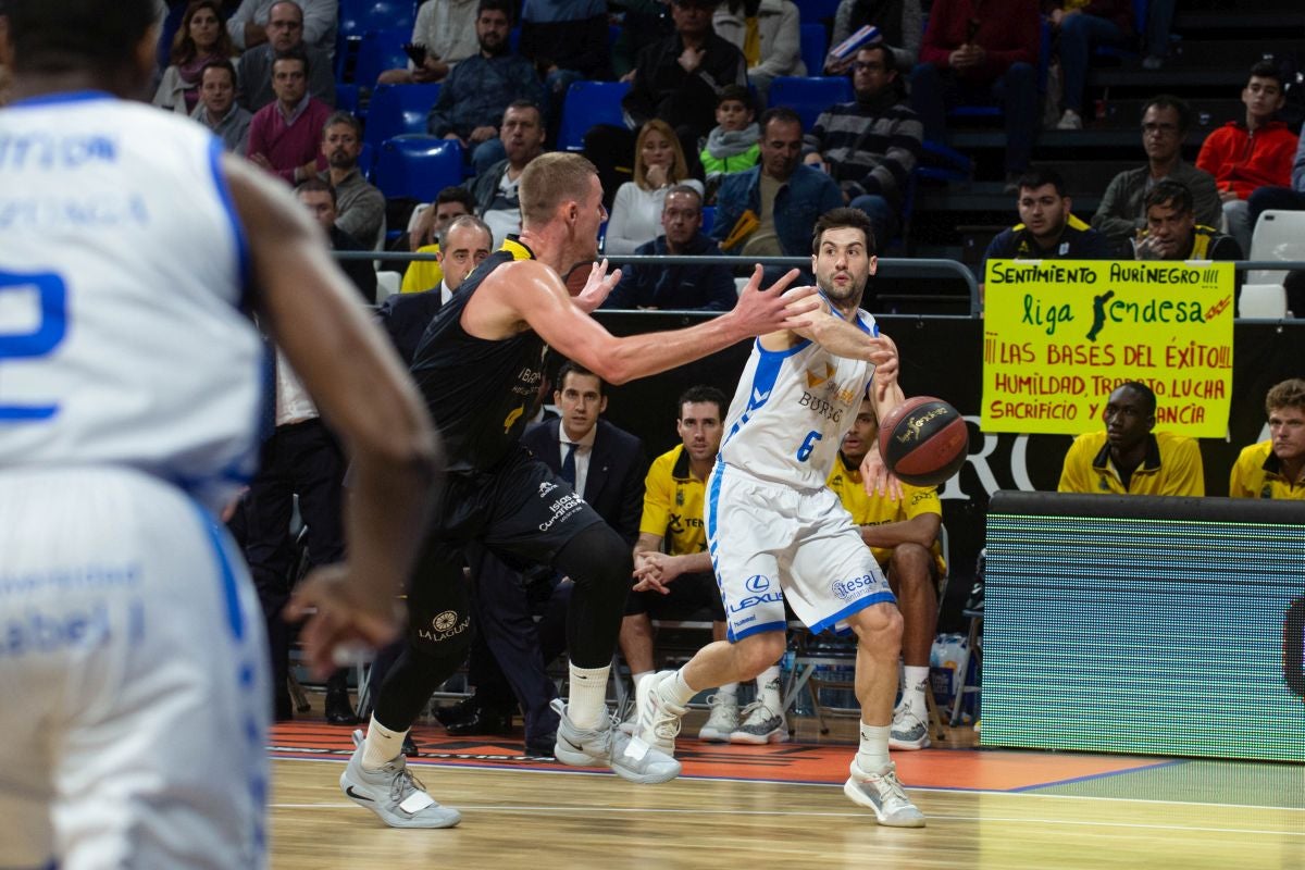 El San Pablo Burgos consigue una victoria balsámica en la pista del Iberostar tenerife. 