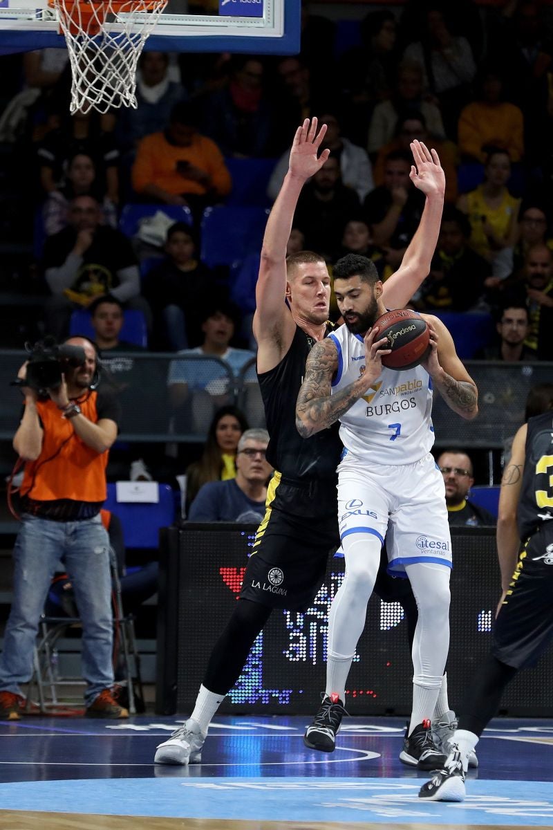 El San Pablo Burgos consigue una victoria balsámica en la pista del Iberostar tenerife. 