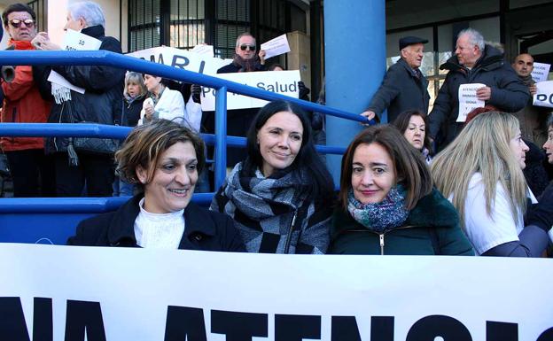 Las doctoras Nuria Adrián, Pilar Obregón y Sonia Andrés, con su renuncia, encendieron la última espita