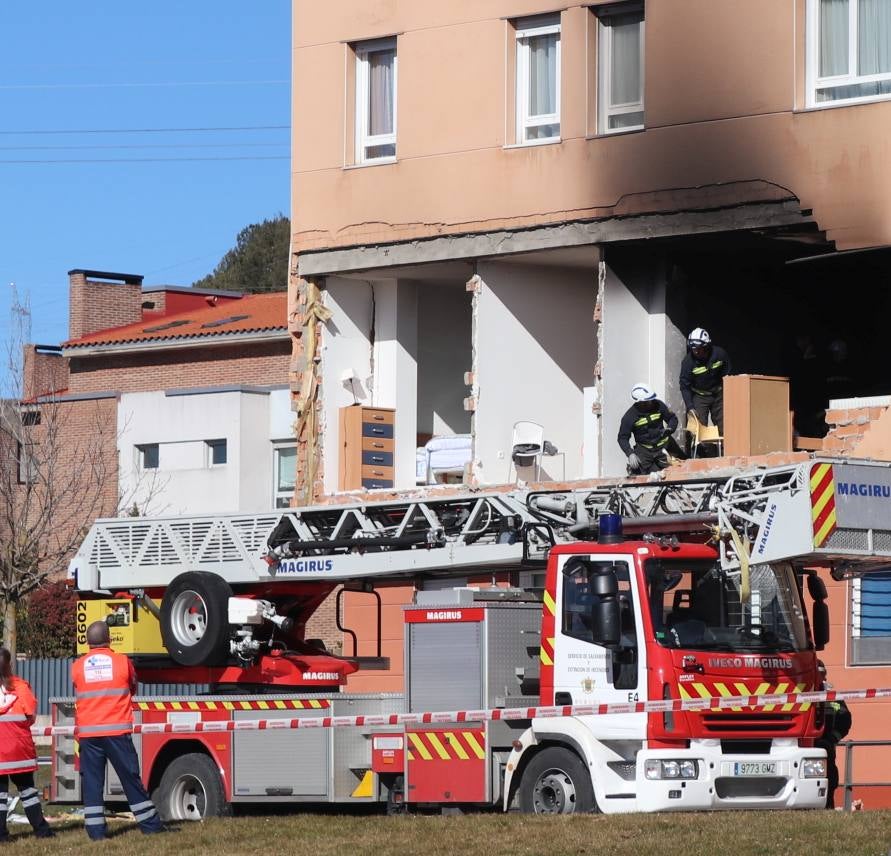 Una explosión en la calle Modesto Circuelos de la Barriada de San Juan Bautista de Burgos ha dejado, al menos, un fallecido.