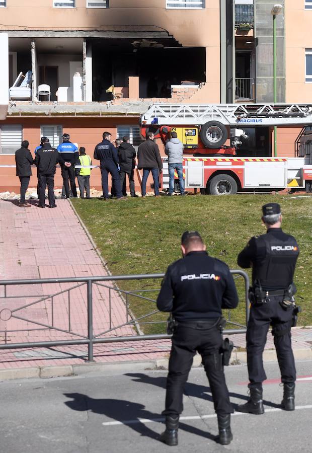 Una explosión en la calle Modesto Circuelos de la Barriada de San Juan Bautista de Burgos ha dejado, al menos, un fallecido.