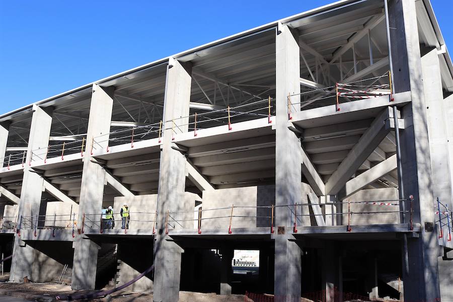 Javier Lacalle, alcalde de Burgos, ha confirmado que el lunes de la próxima semana se comenzará con la instalación de los asientos. Tarea que se alargará durante 15 o 20 días.