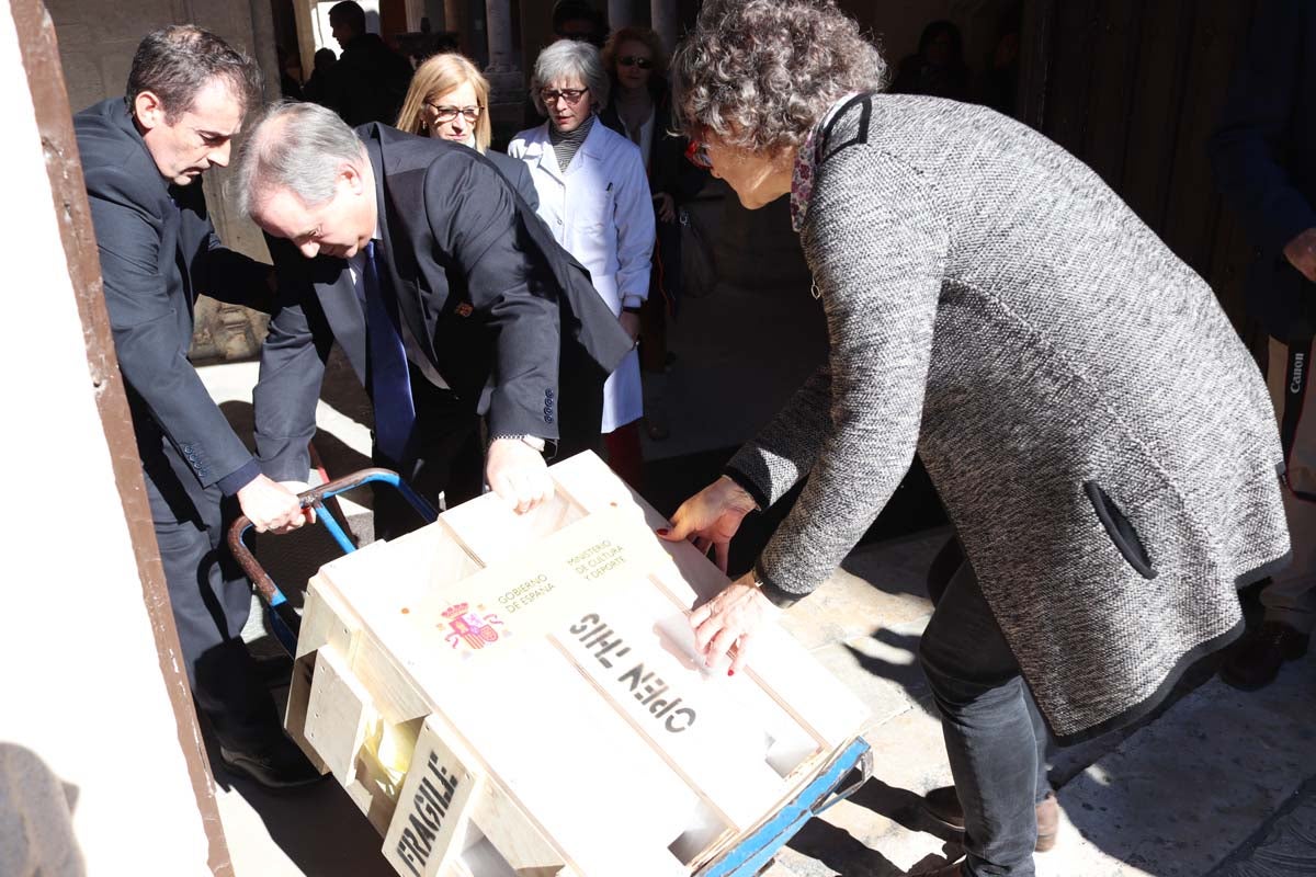 Los dos relieves de la ermita de Quintanilla de las Viñas expoliados y recientemente recuperados han sido entregados al Museo de Burgos para garantizar su conservación.