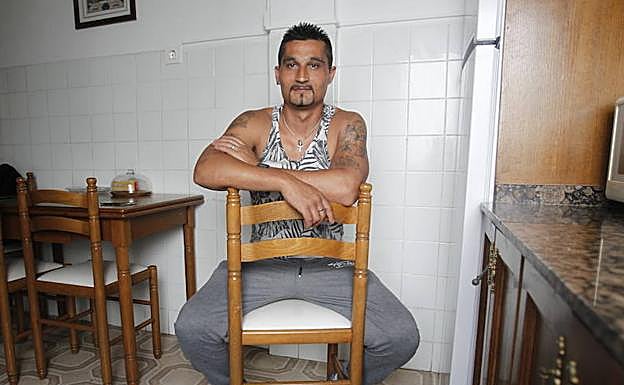 Gonzalo Montoya, en su domicilio tras salir de la cárcel