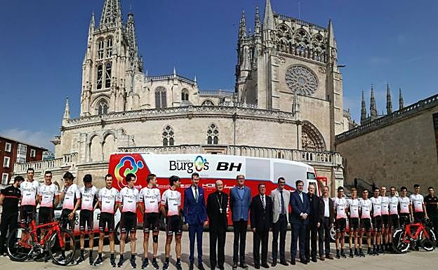 El equio ciclista Burgos BH al completo. 