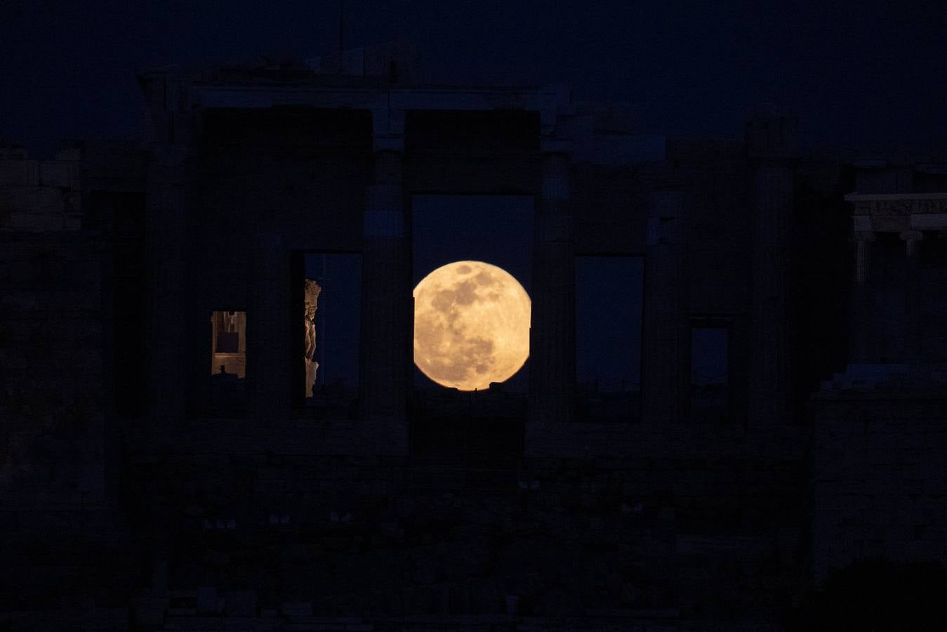 Un fenómeno que ocurre cuando la luna llena se encuentra en su perigeo, el punto más cercano a la Tierra, y en esta ocasión es llamada 'de nieve' porque se produce en un periodo de grandes nevadas en el hemisferio norte