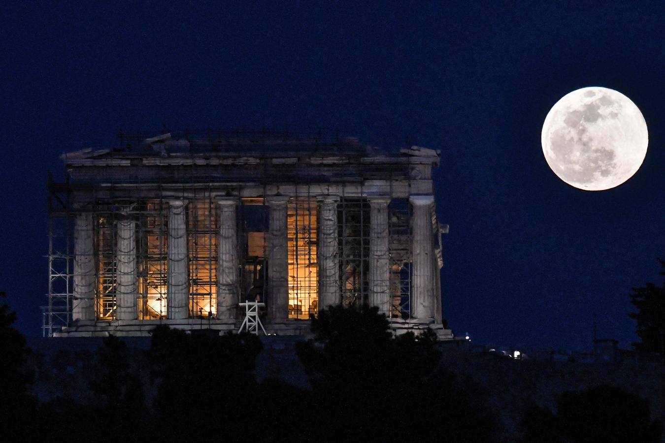 Un fenómeno que ocurre cuando la luna llena se encuentra en su perigeo, el punto más cercano a la Tierra, y en esta ocasión es llamada 'de nieve' porque se produce en un periodo de grandes nevadas en el hemisferio norte