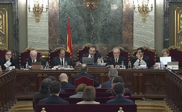 Jordi Turull ante los miembros del Tribunal Supremo durante su declaración en el juicio del 'procés'.