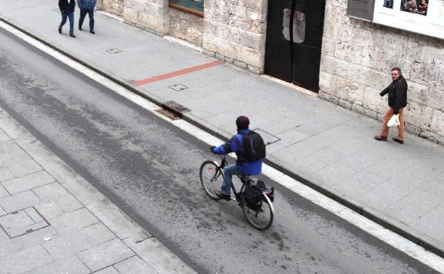 La ordenanza apuesta por la bicicleta, regulando su circulación