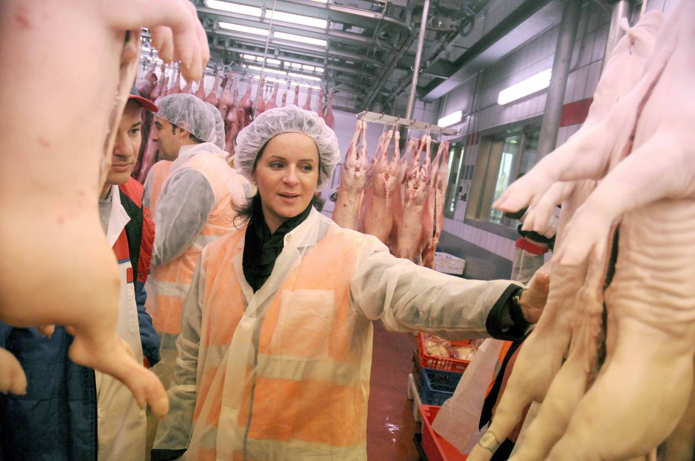 17.10.08 Durante la visita que realizó hoy las instalaciones de Mercamadrid donde pudo comprobar la cantidad de productos procedentes de Castilla y León.