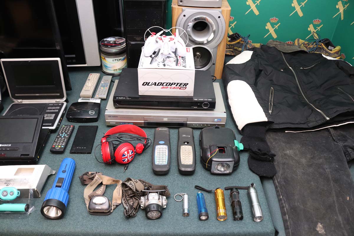 La Guardia Civil interviene multitud de objetos robados durante meses en numerosos robos del Alfoz de la capital.