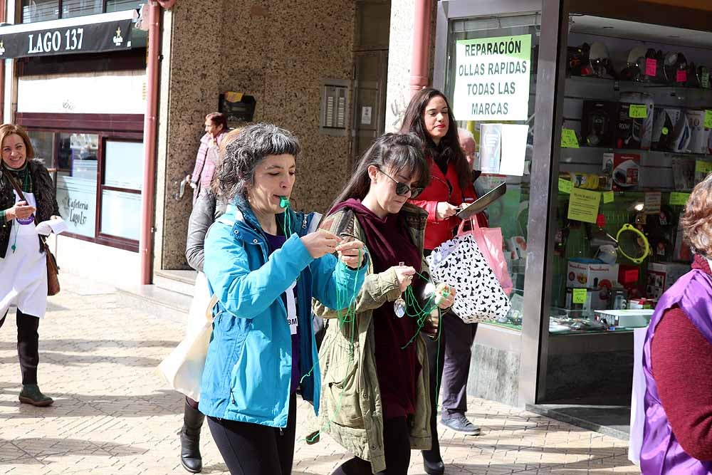 Las asociaciones feministas La Rueda e Hypatia se han manifestado este sábado para animar a la sociedad a participar en la manifestación del próximo 8-M