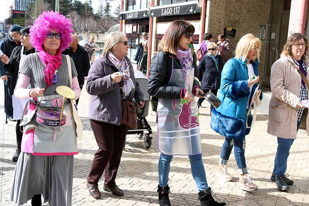 Las asociaciones feministas La Rueda e Hypatia se han manifestado este sábado para animar a la sociedad a participar en la manifestación del próximo 8-M