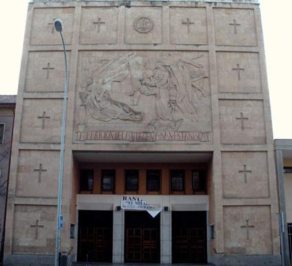 Fachada de la parroquia del Milagro de San José. 